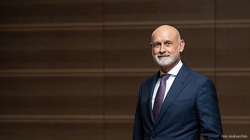 Das Foto zeigt Volker Geyer, den Bundesvorsitzenden des dbb.