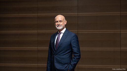 Das Foto zeigt Volker Geyer, Bundesvorsitzenden des dbb.