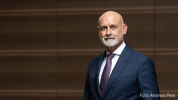 Das Foto zeigt Volker Geyer, Bundesvorsitzender des dbb