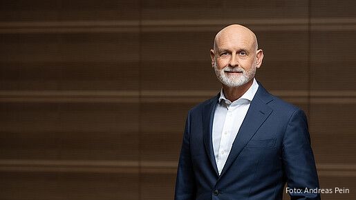 Auf dem Bild ist Volker Geyer, dbb Bundesvorsitzender zu sehen. 