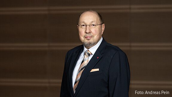 Das Foto zeigt Heini Schmitt, dbb-Vize und Fachvorstand Beamtenpolitik.