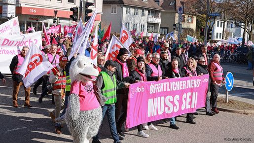 Einkommensrunde 2025: Beschäftigte von Bund und Kommunen demonstrieren in Kiel 06.03.2025, Jahr > 2025, Veranstaltung > Demonstration, EKR Bund, Einkommensrunde 2025, Ort > Europa > Deutschland > Schleswig-Holstein > Kiel