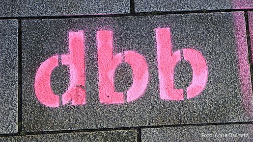 Das Foto zeigt den Schriftzug "dbb".
