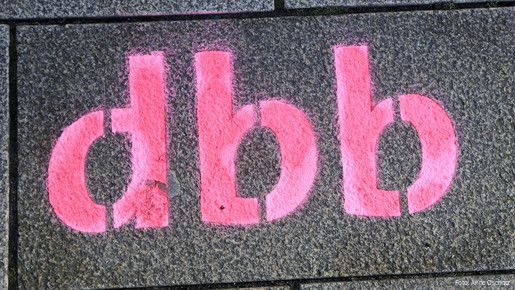 Das Foto zeigt den Schriftzug "dbb".