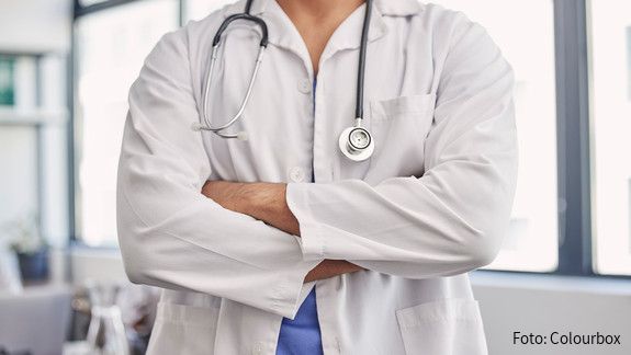 Kern der Krankenhausreform bilden die Umstellung des Finanzierungssystems und der Umbau der Krankenhauslandschaft.  healthcare, arms, crossed, medical, man, hands, doctor, hospital, professional, wellness, hand, health, care, surgery, leader, medicine, arm, arms crossed, consulting, leadership, clinic, profession, innovation, trust, expert, medic, consult, people, work, healthy, worker, science, job, support, collaboration, lab, help, doctors, insurance, uniform, confidence, career, research, consultant, stethoscope, check, coat, surgeon, results, checkup