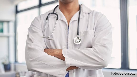 Kern der Krankenhausreform bilden die Umstellung des Finanzierungssystems und der Umbau der Krankenhauslandschaft.  healthcare, arms, crossed, medical, man, hands, doctor, hospital, professional, wellness, hand, health, care, surgery, leader, medicine, arm, arms crossed, consulting, leadership, clinic, profession, innovation, trust, expert, medic, consult, people, work, healthy, worker, science, job, support, collaboration, lab, help, doctors, insurance, uniform, confidence, career, research, consultant, stethoscope, check, coat, surgeon, results, checkup