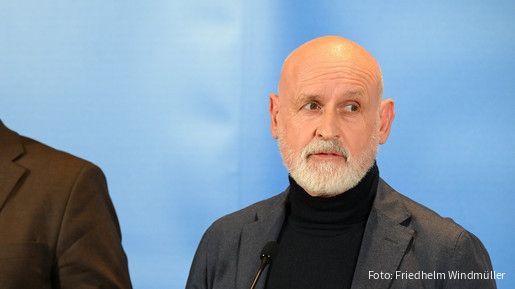 Pressekonferenz mit dbb-Vize Volker Geyer nach dem Scheitern der Tarifverhandlungen mit Bund und Kommunen