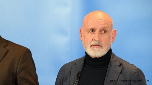 Pressekonferenz mit dbb-Vize Volker Geyer nach dem Scheitern der Tarifverhandlungen mit Bund und Kommunen