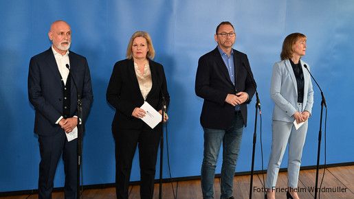 Pressekonferenz zum Tarifabschluss für den öffentlichen Dienst von Bund und Kommunen