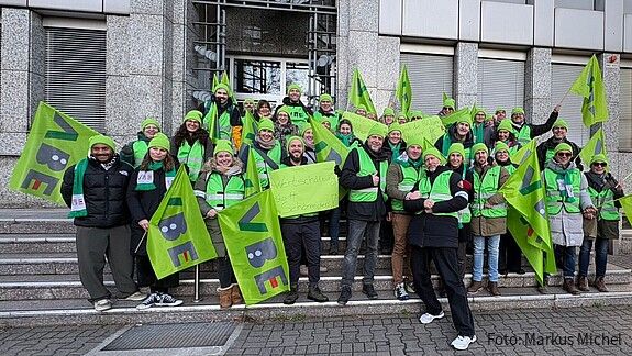 Das Foto zeigt Demonstrierende Lehrkräfte.
