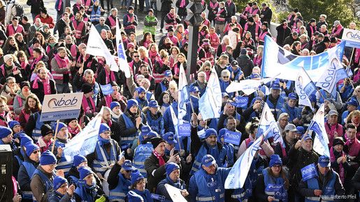 Bild von oben auf die demonstrierende Menge