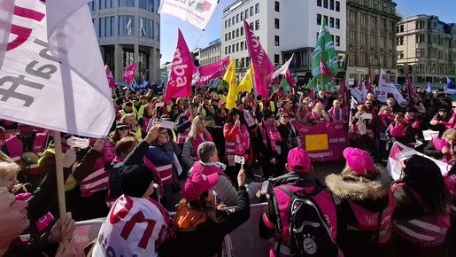 Das Foto zeigt die Demo des dbb zur EKR 2025 in Hannover.