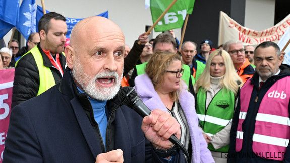 Auftakt der Einkommensrunde in Hessen: Zahlreiche Demonstrierende waren dabei.