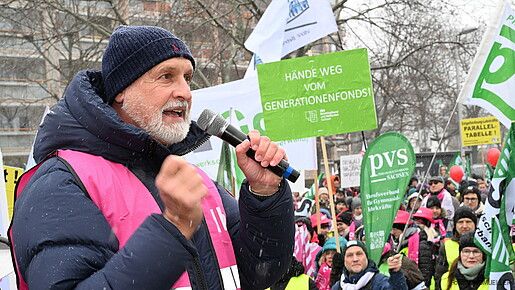 Das Foto zeigt Beschäftigte des öffentlichen Dienstes auf der Demo in Dresden am 29.1.2026.