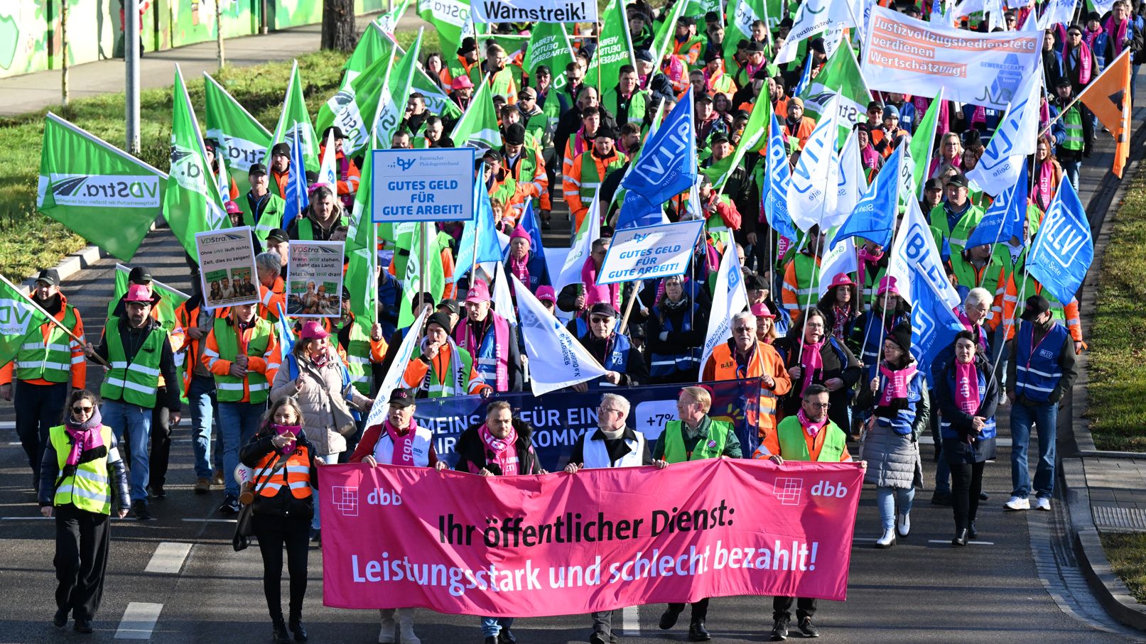 Einkommensrunde der Länder: „Gleiche Bezahlung für gleiche Arbeit!“