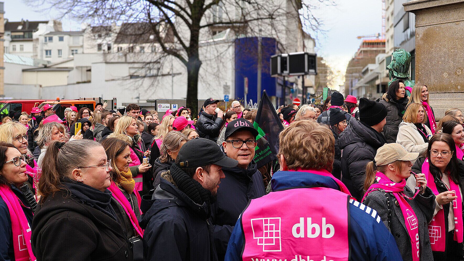 Einkommensrunde der Länder: „Gute Arbeitsbedingungen sind kein Luxus!“