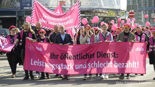 04.05.2022, Jahr > 2022, Ort > Europa > Deutschland > Bayern > Nürnberg, Sozial- und Erziehungsdienst, Organisation > Gewerkschaft/Berufsverband > komba