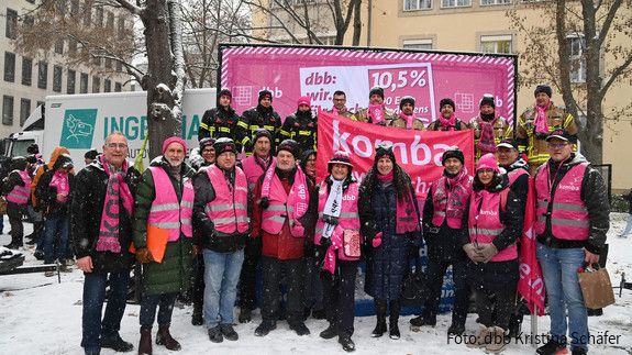 3.000 Beschäftigte demonstrieren in Mainz Tarif, Volker Geyer, öffentlicher Dienst, Daseinsvorsorge, Mainz, Rheinland-Pfalz, Wettbewerb, Personal, Beschäftigte, Nachwuchsgewinnung, Fachkräfte, Einkommen, Lohn, Gehalt, Entgelt, Warnstreik, Demonstration, Fachkräftemangel, Personalmangel, Auszubildende, Azubis, Jugend, Ausbildung