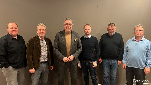 Verhandlungskommission mit Verhandlungsführer Andreas Hemsing (Mitte) Verhandlungskommission mit Verhandlungsführer Andreas Hemsing (Mitte)