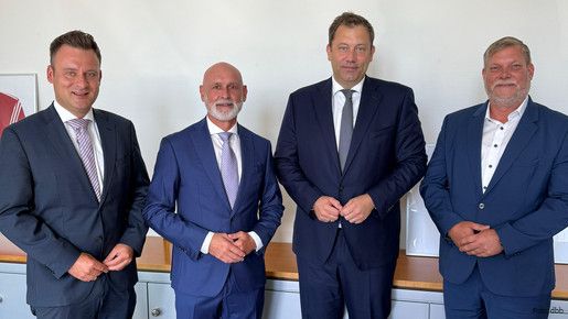 Gespräch mit Bundesfinanzminister Lars Klingbeil  Von links: Thomas Liebel (BDZ Deutsche Zoll- und Finanzgewerkschaft), Volker Geyer (dbb), Bundesfinanzminister Lars Klingbeil (SPD), Heiko Teggatz (Deutsche Polizeigewerkschaft).