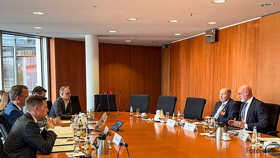 Das Foto zeigt die Beteiligten am Gespäch zwischen Innenausschuss und dbb.